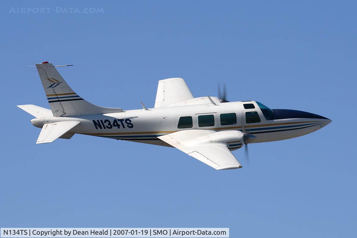 N134TS, 1973 Smith Aerostar 601 C/N 61-0134-072, The pilot of this Smith Aerostar 601 gave me a nice 