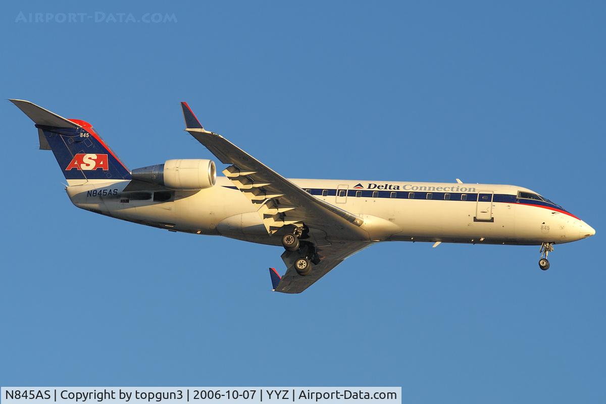 N845AS, 1999 Bombardier CRJ-200ER (CL-600-2B19) C/N 7324, Short final for RWY24R.