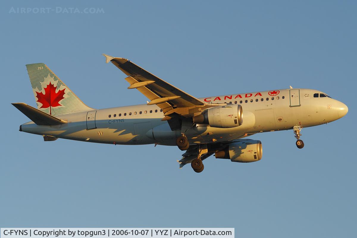 C-FYNS, 1997 Airbus A319-114 C/N 572, Final for RWY24R.