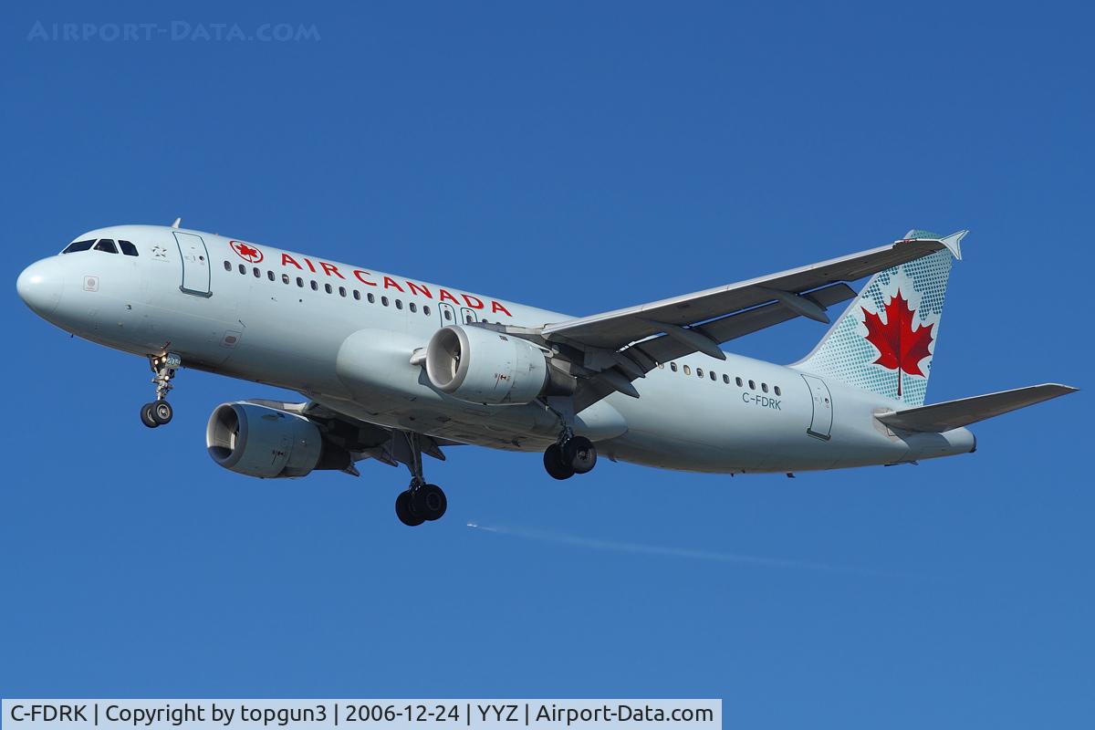 C-FDRK, 1990 Airbus A320-211 C/N 084, Final for RWY24R.