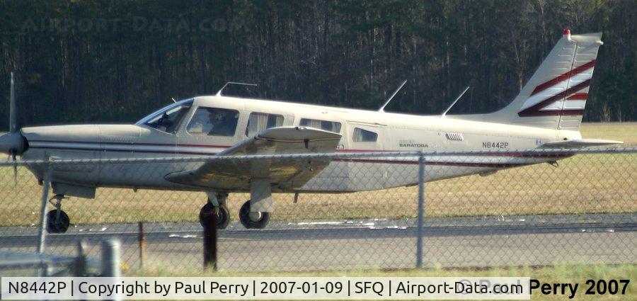 N8442P, 1981 Piper PA-32R-301 C/N 32R-8113119, Taxiing past the admin building
