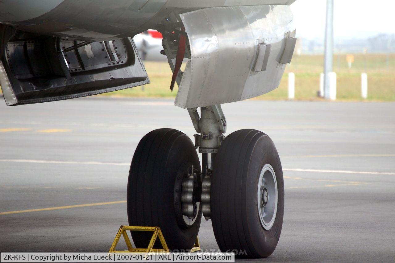 ZK-KFS, Convair VC-131F (R4Y-1) Samaritan C/N 277, The left main landing gear of Convair ZK-KFS