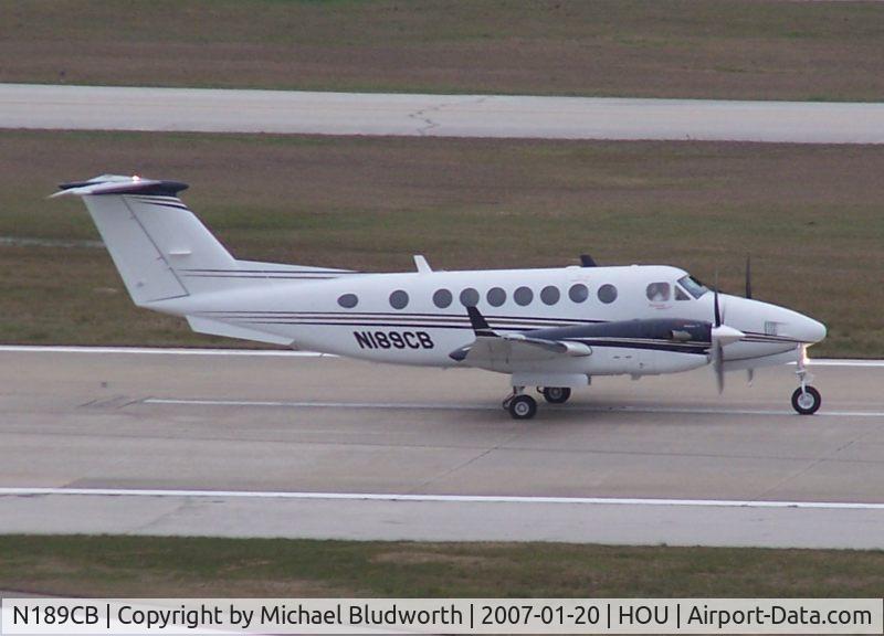 N189CB, Beech F33A Bonanza C/N CE1311, Takes off on 12R
