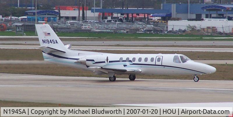N194SA, 1993 Cessna 560 Citation V C/N 560-0238, Rolling for take off on 12R