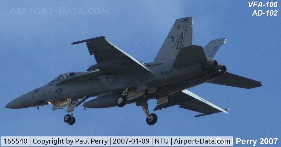 165540, Boeing F/A-18E Super Hornet C/N 1488/E013, One of the Gladiators' Echos, with the D-704 tanker pod on the centreline