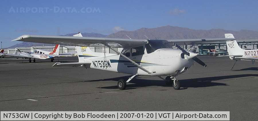 N753GW, 2001 Cessna 172S Skyhawk SP C/N 172S-8753, 2001 Cessna 172S at North Las Vegas