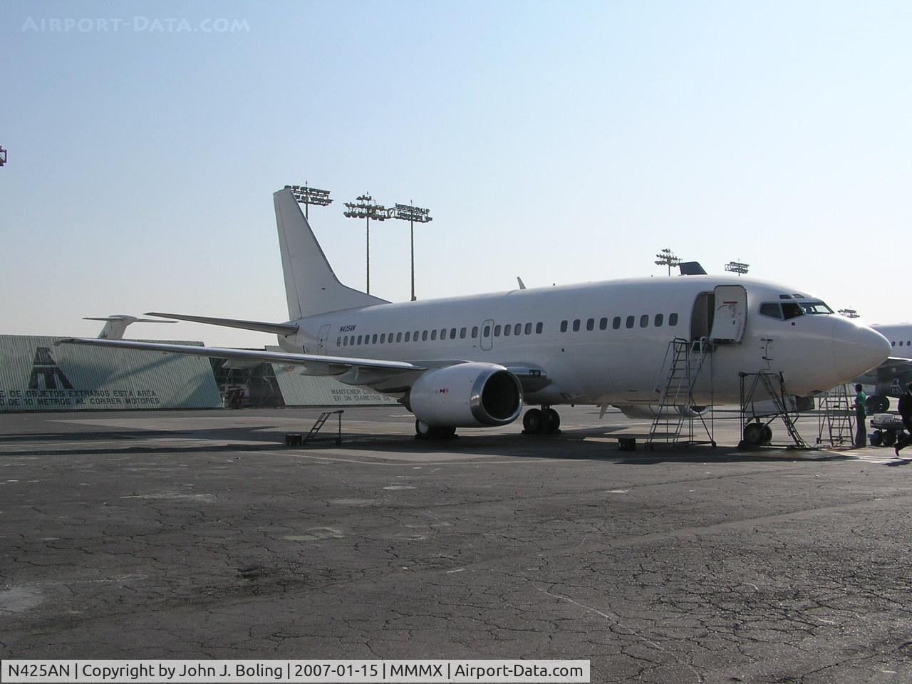 N425AN, 1991 Boeing 737-53A C/N 25425, Boeing 737-53A MSN 25425 on Mexicana maintenance ramp prior to test flight by J Boling and R Voll