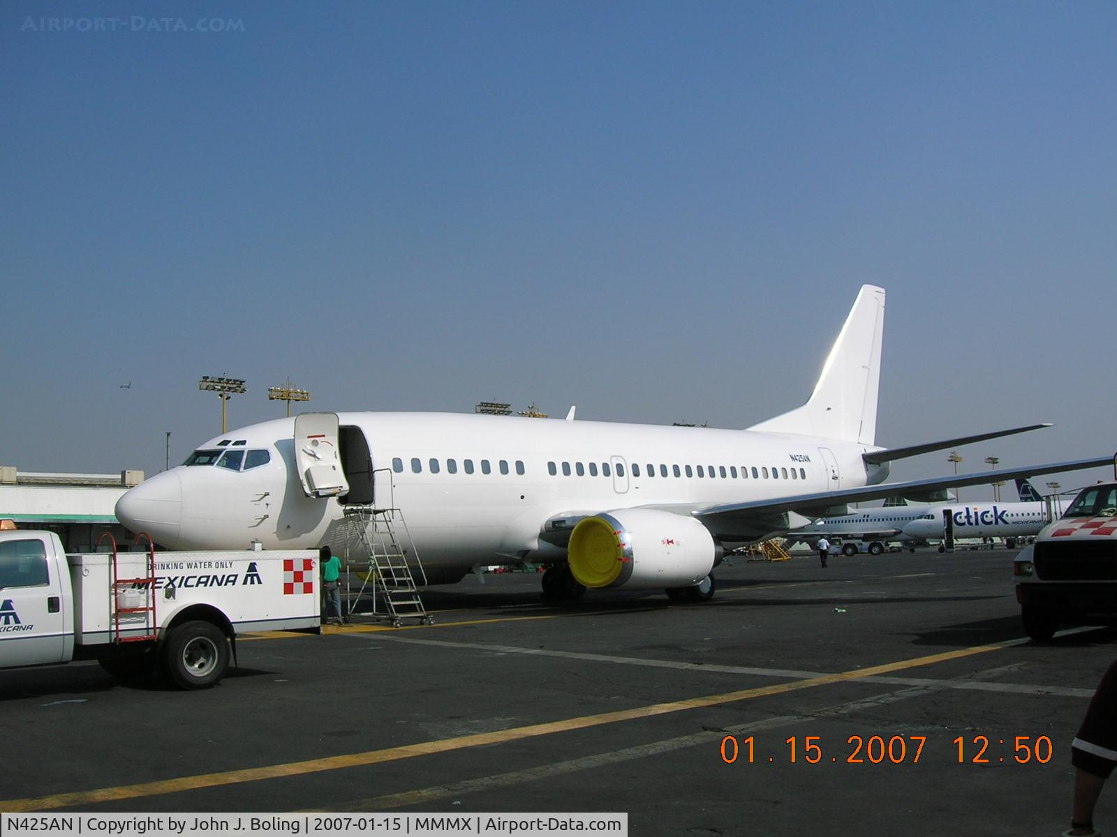 N425AN, 1991 Boeing 737-53A C/N 25425, B-737 on Mexicana maintenance ramp following test flight.