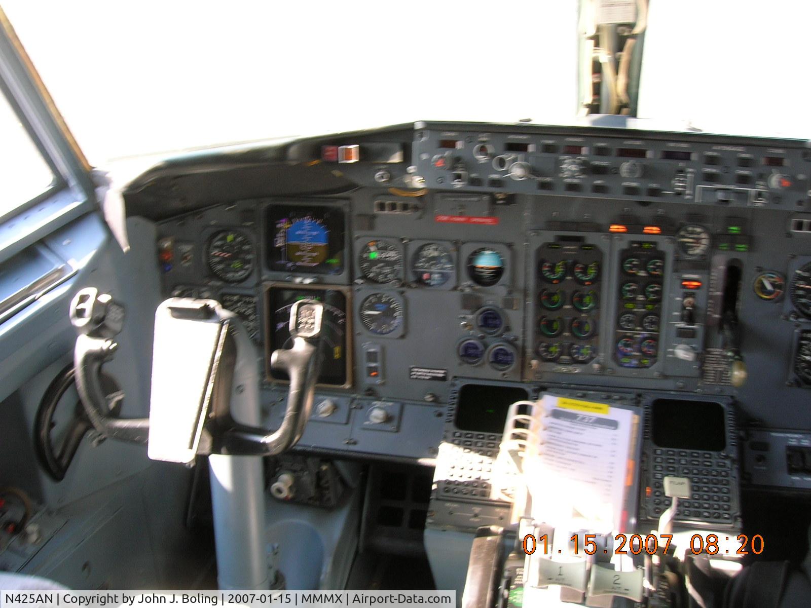 N425AN, 1991 Boeing 737-53A C/N 25425, B-737 Captains panel