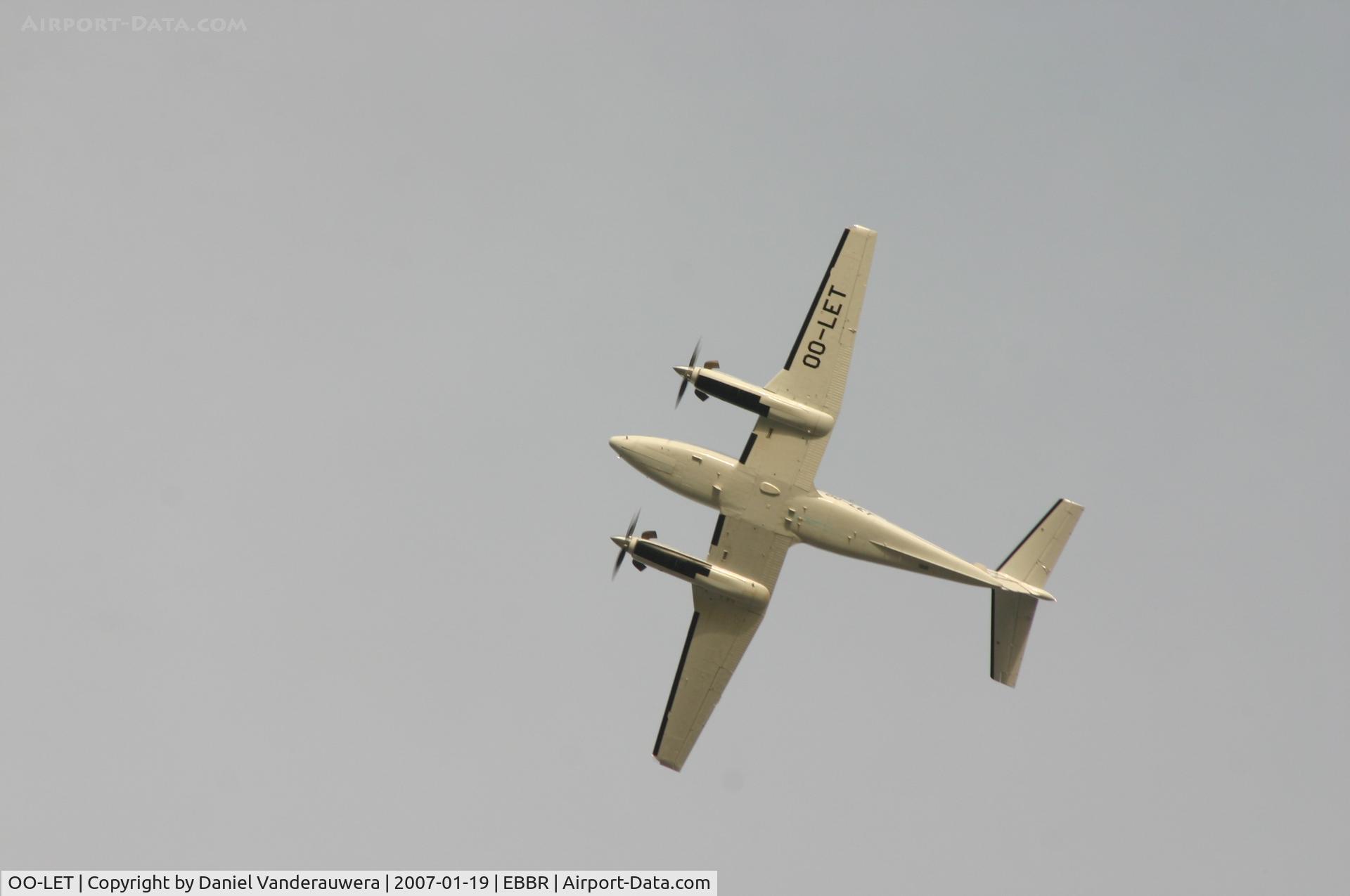 OO-LET, 1994 Beech B200 Super King Air King Air C/N BB-1473, just left rwy 25R