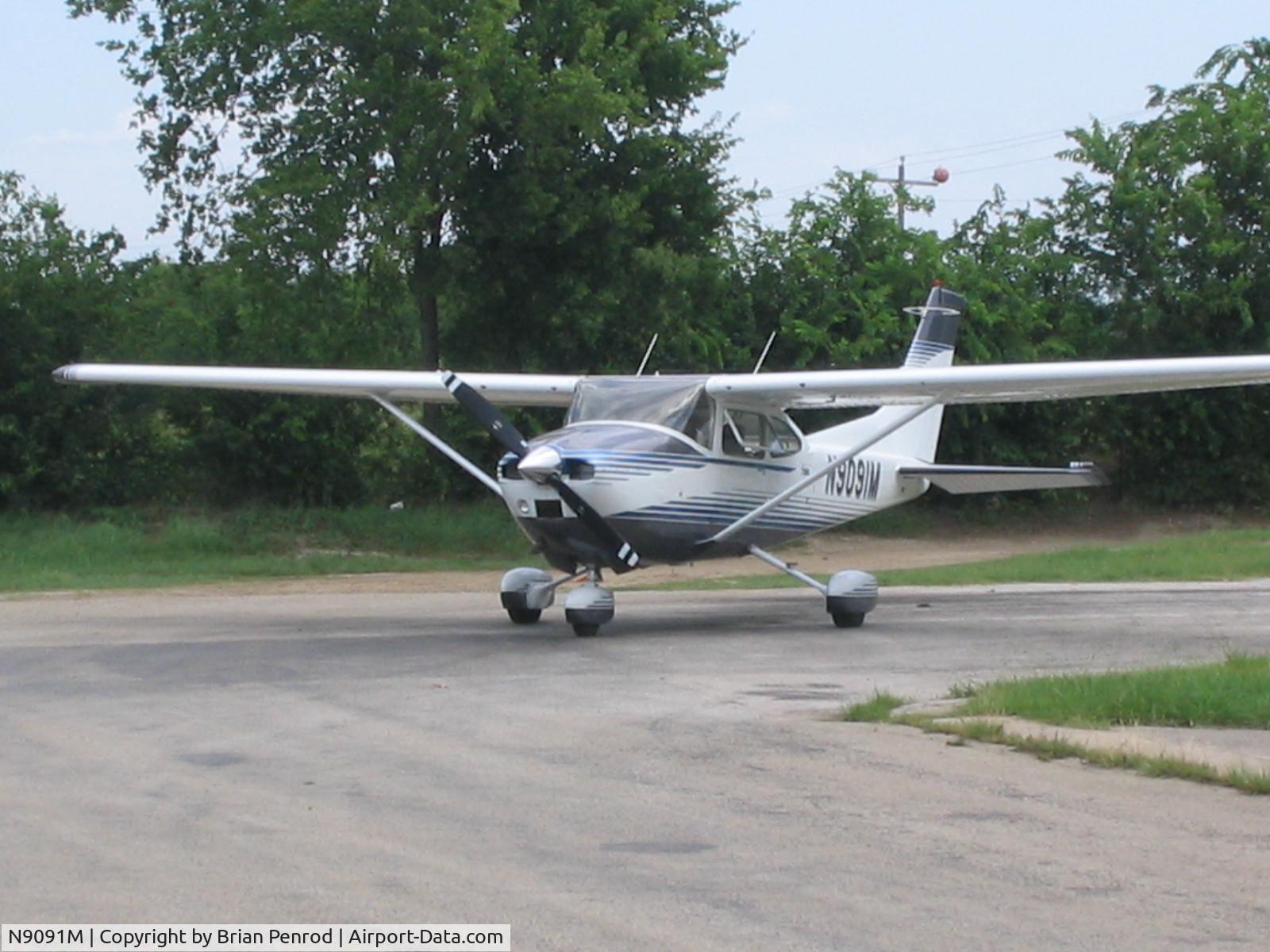 N9091M, 1976 Cessna 182P Skylane C/N 18264672, N9091M at Northwest Regional Airport (west of DFW)