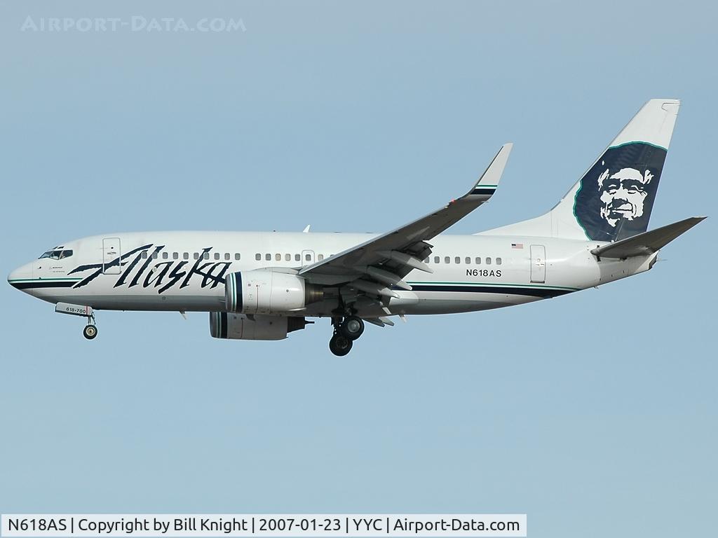 N618AS, 2000 Boeing 737-790 C/N 30543, Final for 28