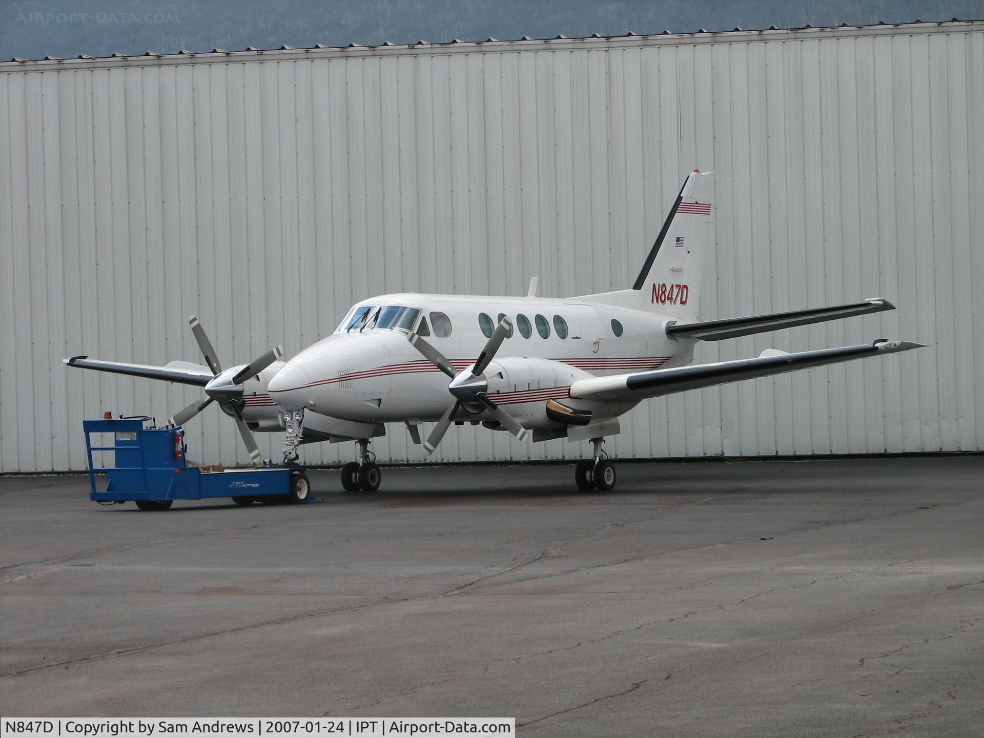 N847D, 1980 Beech B100 King Air C/N BE-91, Waiting to be tucked in.