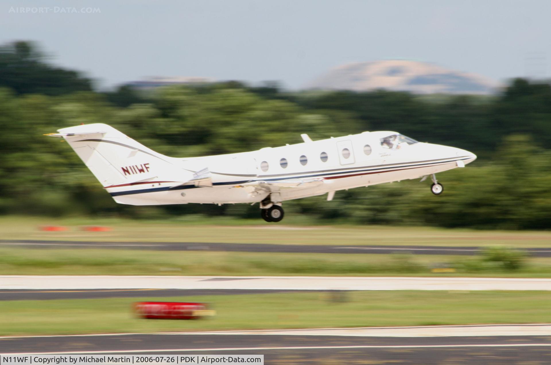 N11WF, 1999 Raytheon Beechjet 400A C/N RK-236, Taking off from Runway 20L