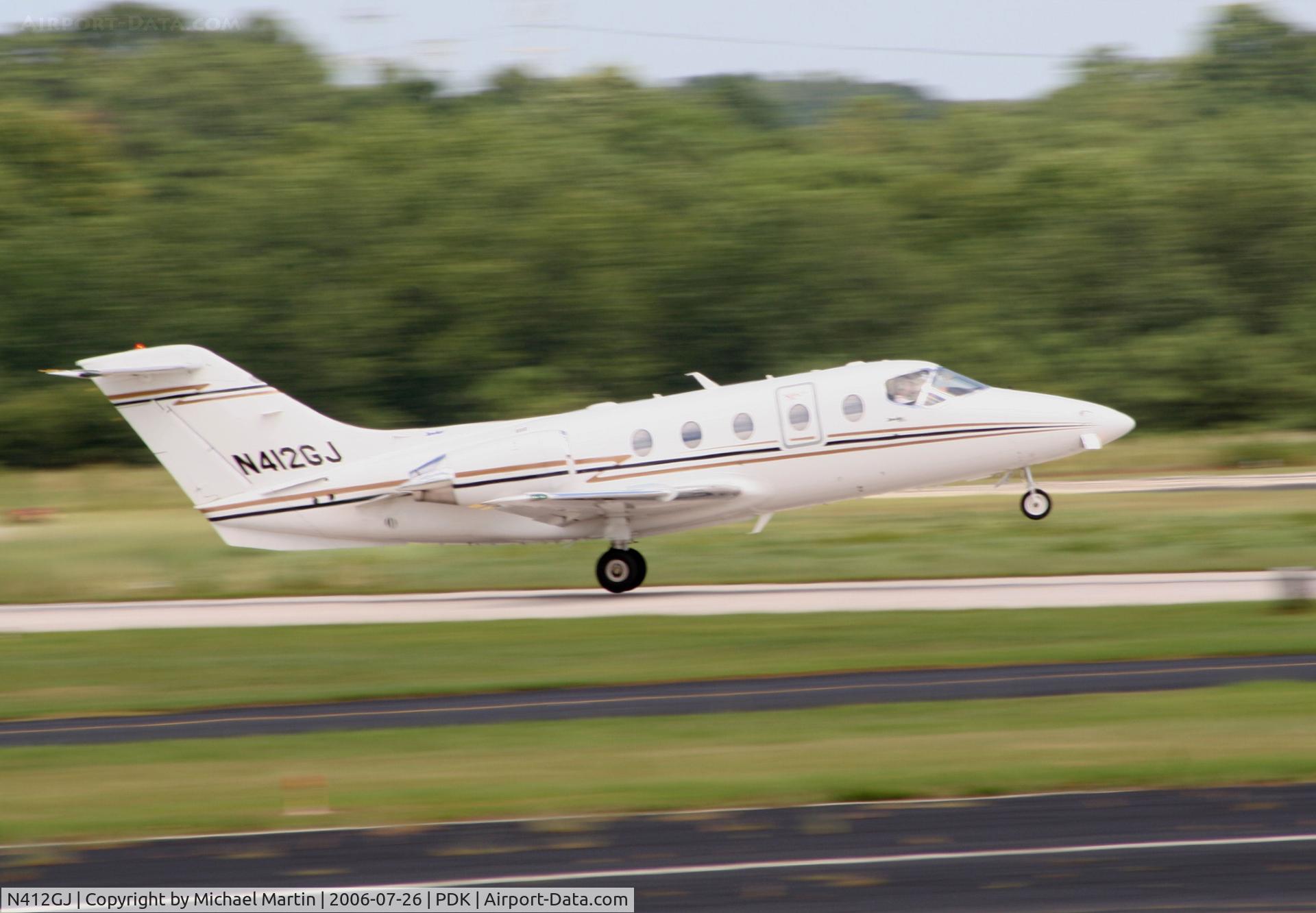 N412GJ, Raytheon Aircraft Company 400A C/N RK-412, Taking off from Runway 20L