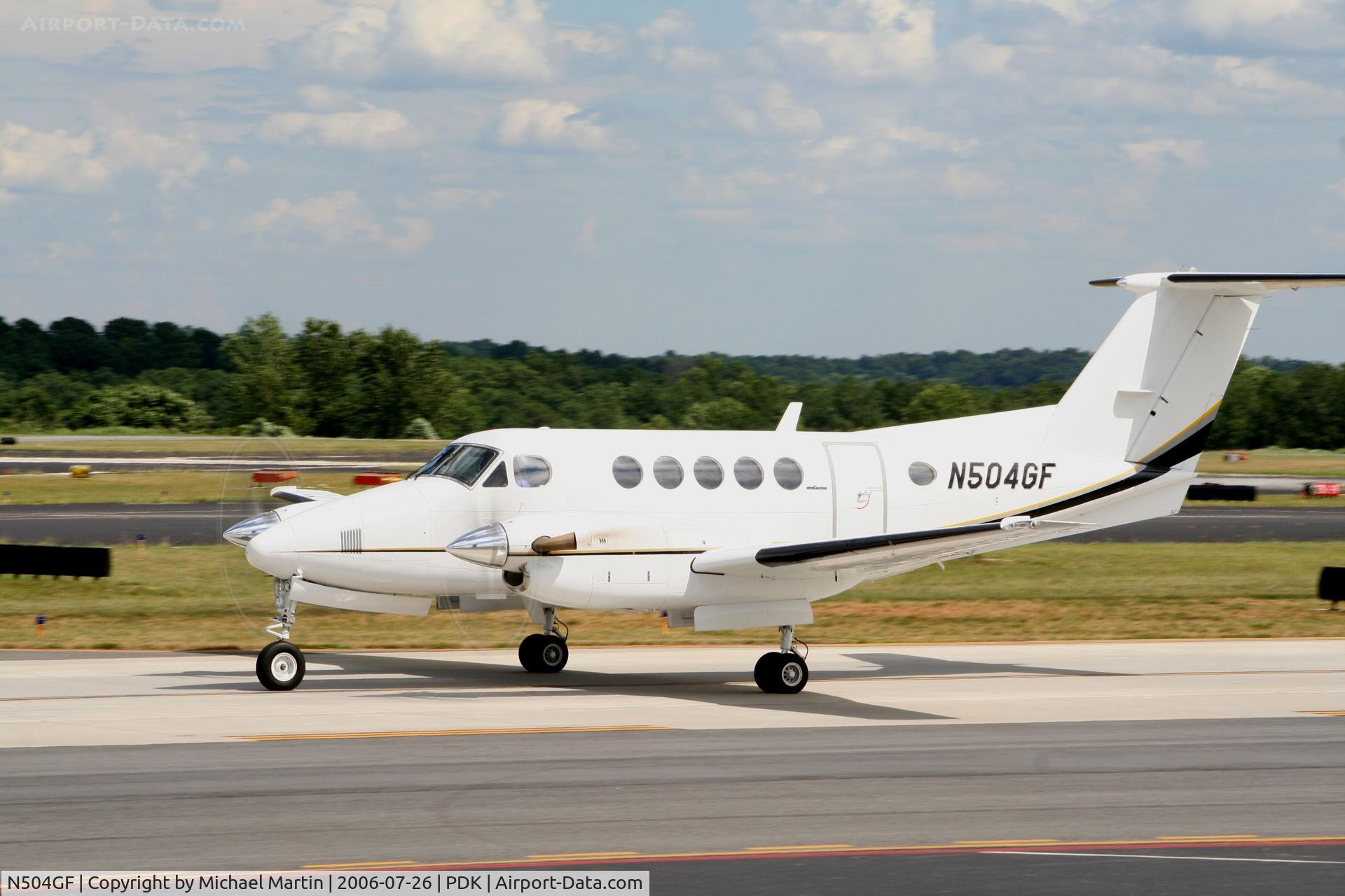 N504GF, 1983 Beech B200 King Air C/N BB-1156, Taxing to Epps Air Service