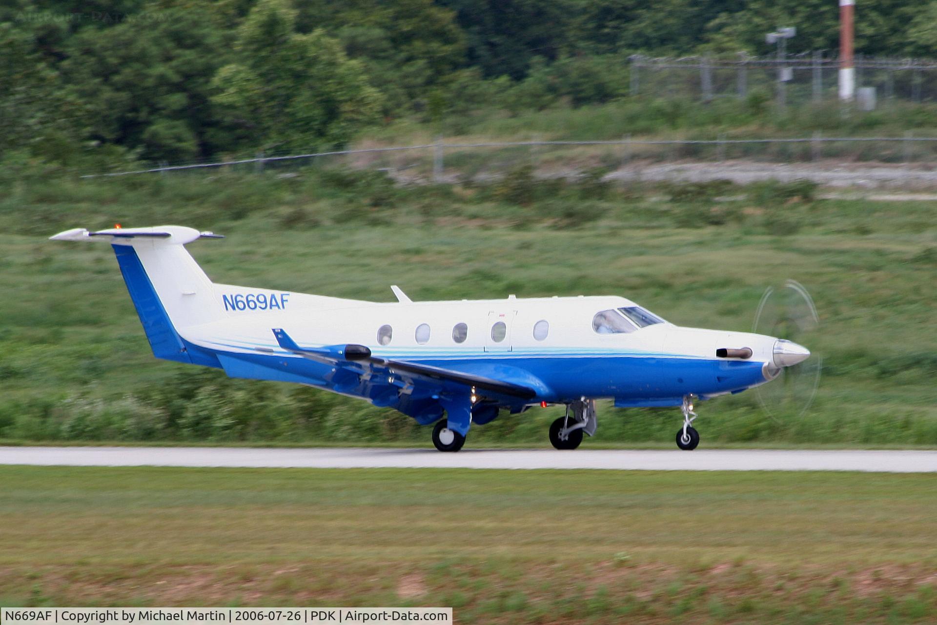 N669AF, 2005 Pilatus PC-12/45 C/N 669, Taking off from Runway 20L