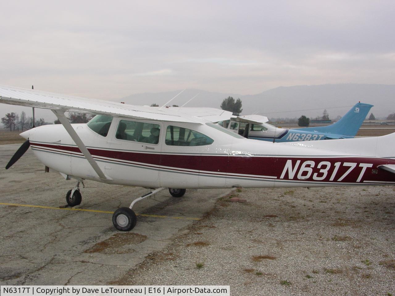N6317T, 1984 Cessna TR182 Turbo Skylane RG C/N R18201975, Lots of Antennas