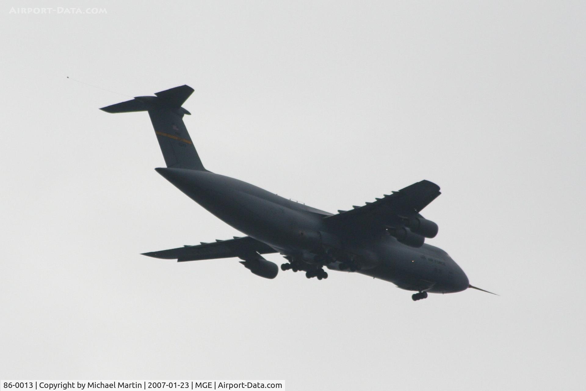 86-0013, 1986 Lockheed C-5B Galaxy C/N 500-0099, C-5 on final for DARB