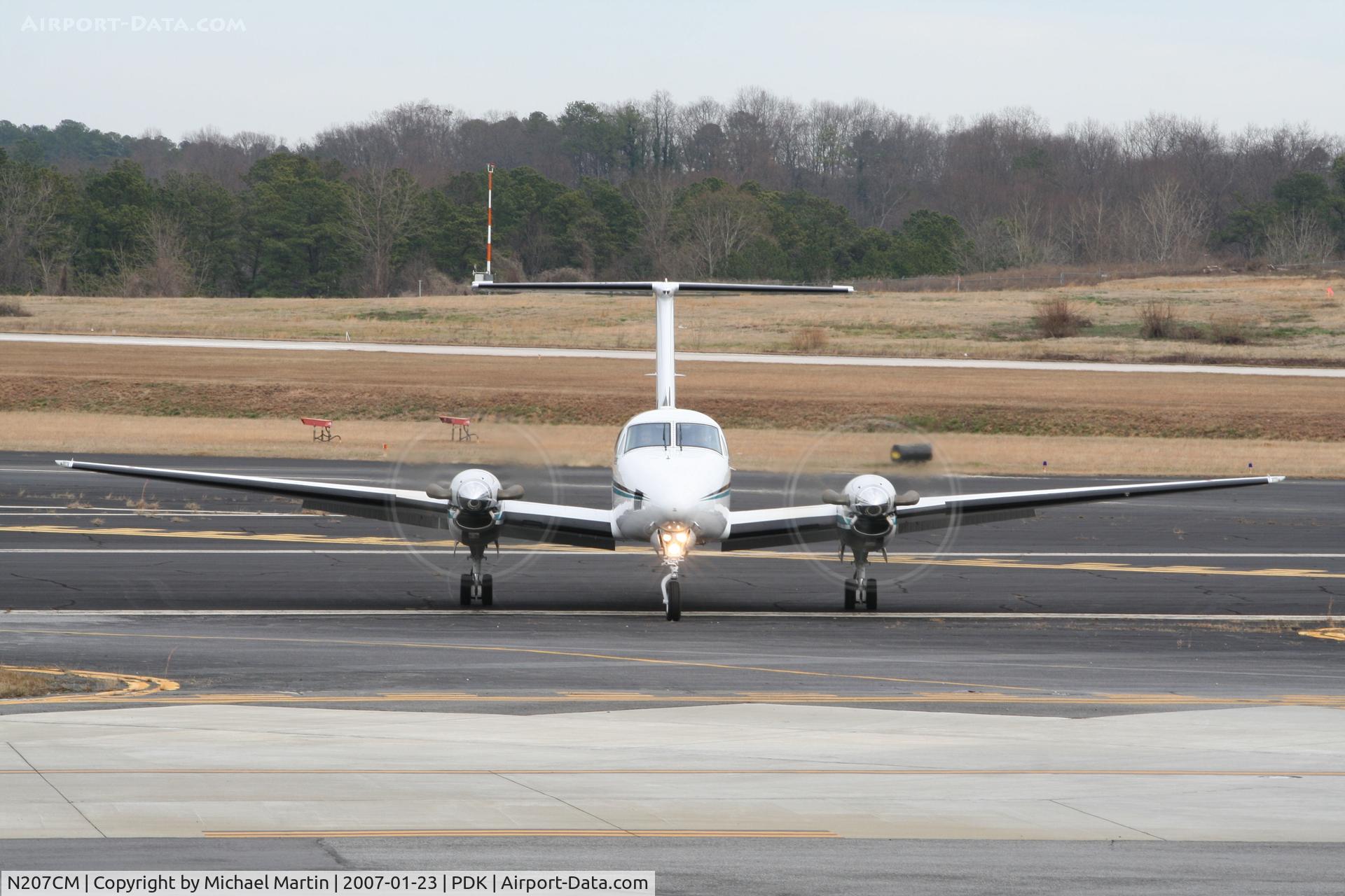 N207CM, 1986 Beech B200 King Air C/N BB-1246, LifeGuard taxing to Mercury Air Center