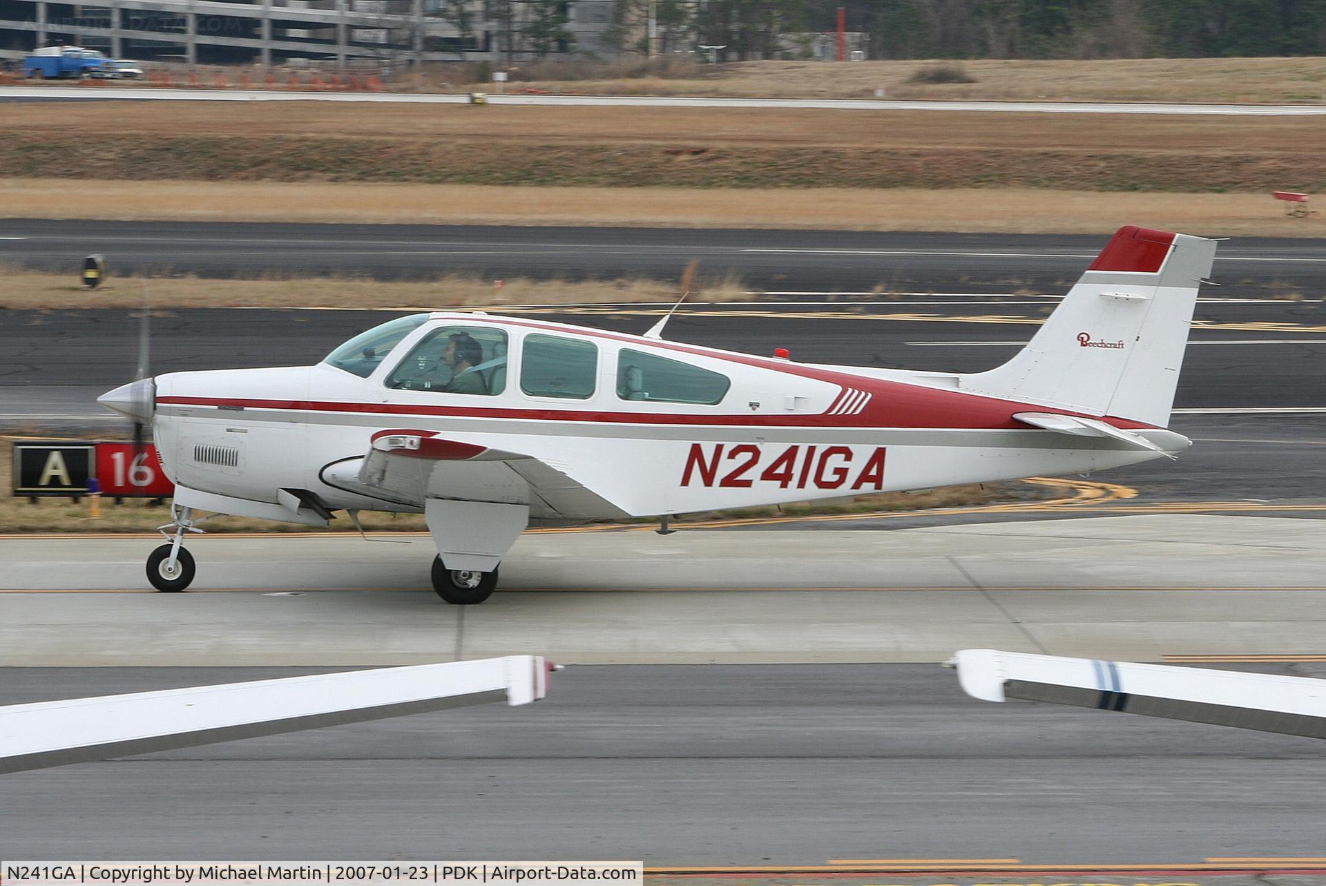 N241GA, Beech F33A Bonanza C/N CE-1447, Taxing to hanger