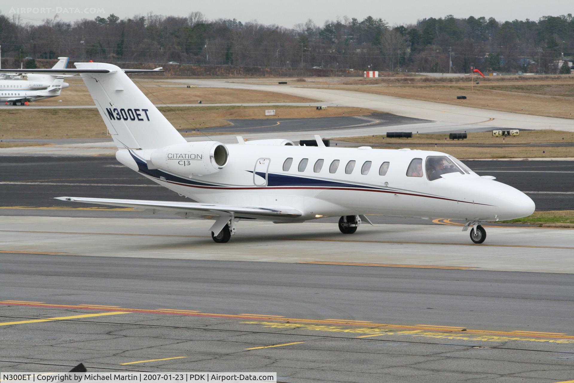 N300ET, 2005 Cessna 525B CitationJet CJ3 C/N 525B0014, Taxing to Runway 2R
