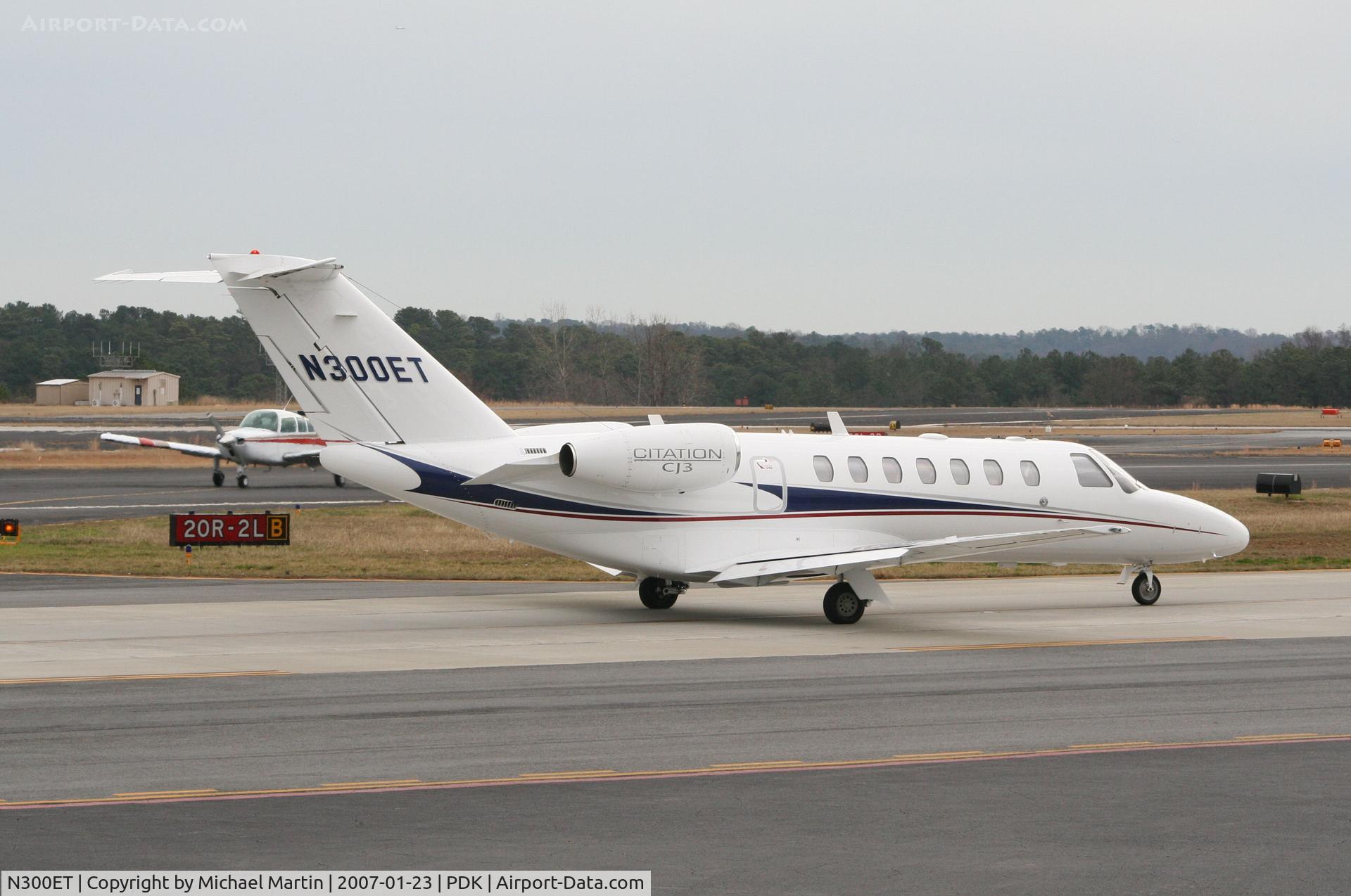 N300ET, 2005 Cessna 525B CitationJet CJ3 C/N 525B0014, Taxing to Runway 2R