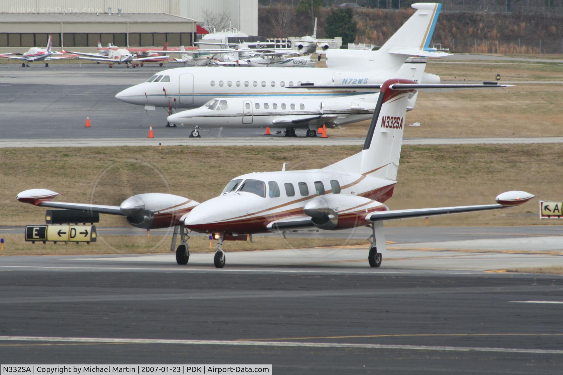 N332SA, 1985 Piper PA-42-1000 Cheyenne IV C/N 42-5527025, Taxing to Epps Air Service