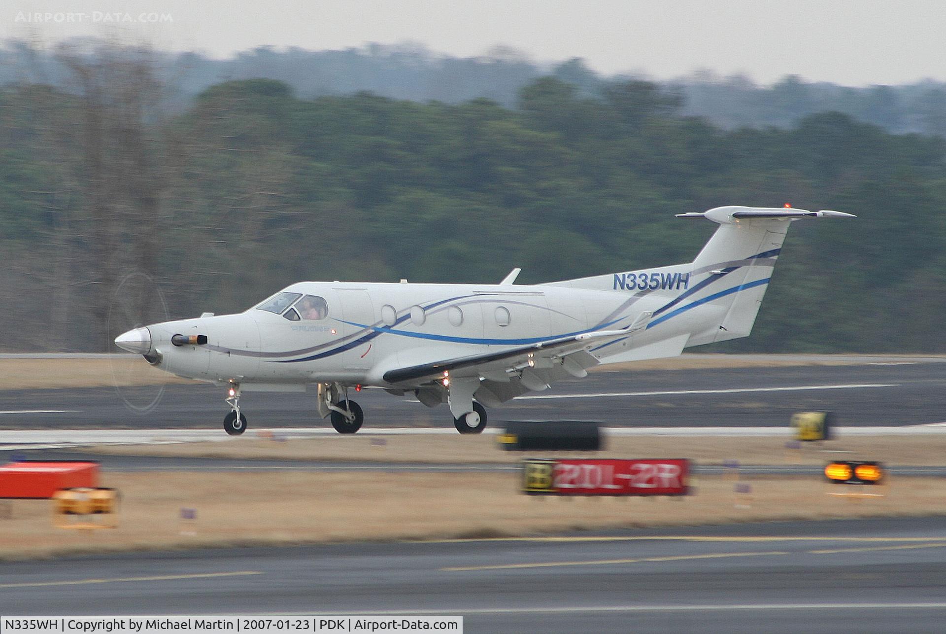 N335WH, 2000 Pilatus PC-12/45 C/N 335, Landing Runway 2R