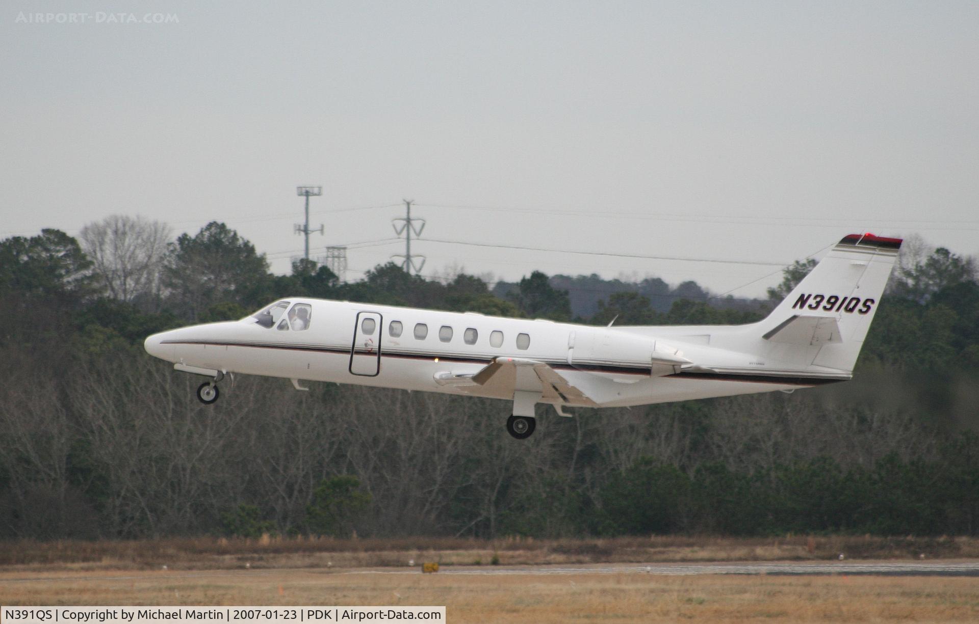 N391QS, 1998 Cessna 560 Citation Ultra C/N 560-0493, Taking off from Runway 2R