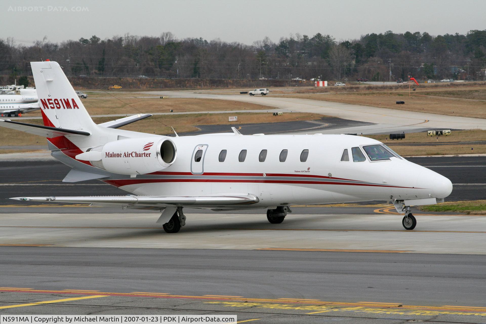 N591MA, 2001 Cessna 560XL C/N 560-5163, Taxing to Runway 2R