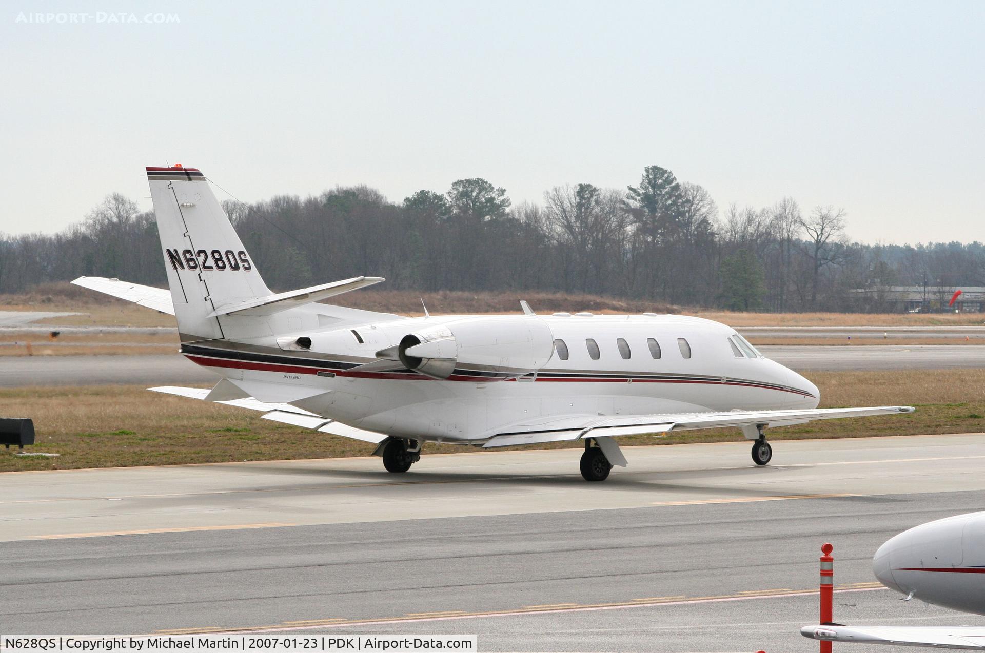 N628QS, 2002 Cessna 560XL C/N 560-5305, Taxing to Runway 2R