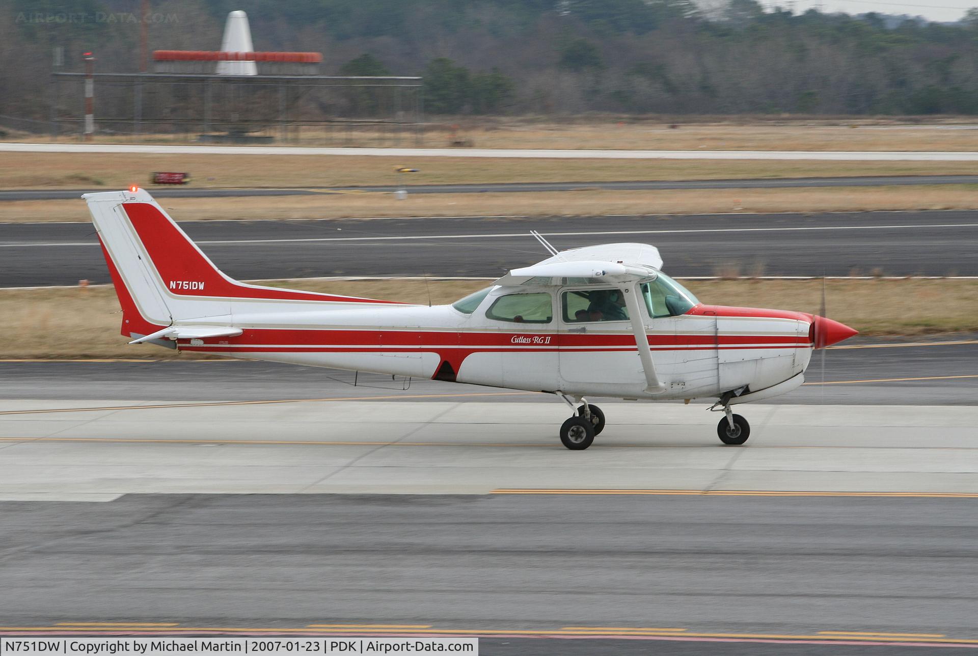 N751DW, 1981 Cessna 172RG Cutlass RG C/N 172RG1002, Taxing to Runway 2L