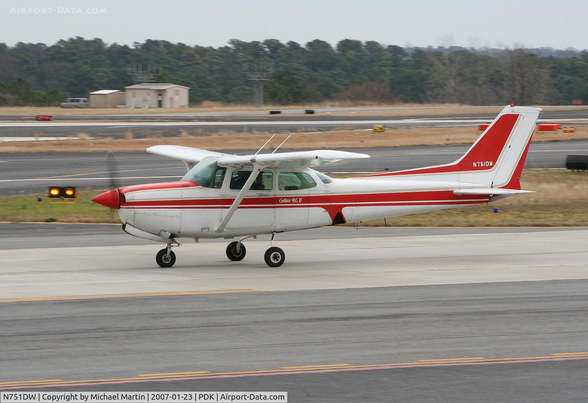 N751DW, 1981 Cessna 172RG Cutlass RG C/N 172RG1002, Taxing back from flight