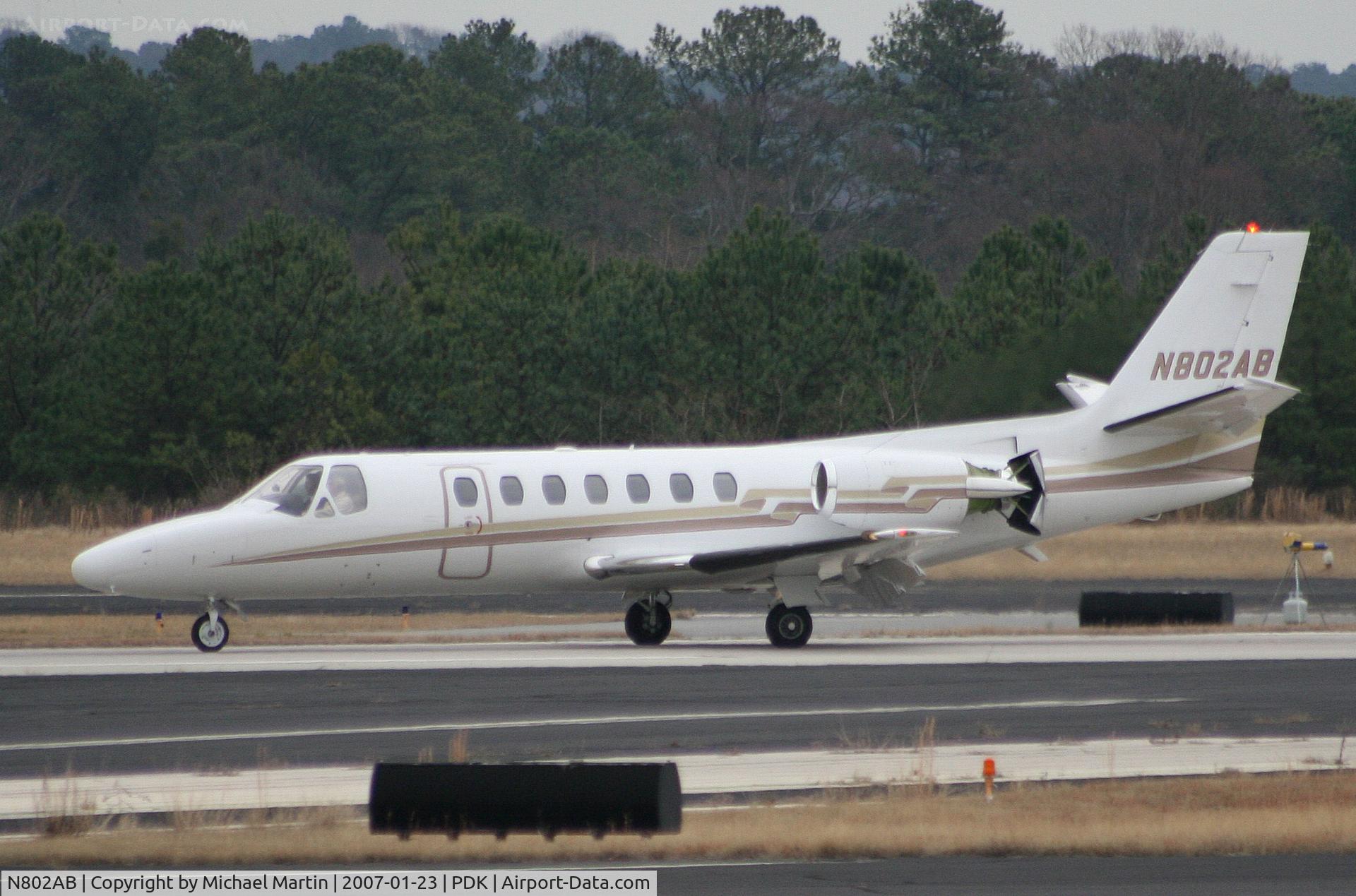 N802AB, 1993 Cessna 560 Citation V C/N 560-0217, Landing Runway 2R