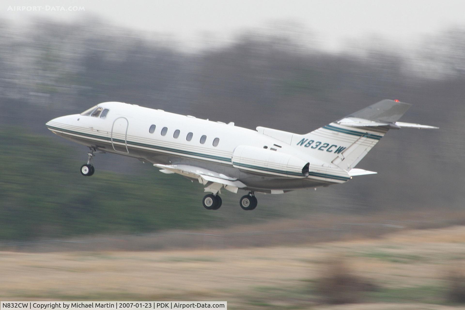 N832CW, 1999 Raytheon Hawker 800XP C/N 258432, Departing PDK enroute to HPN