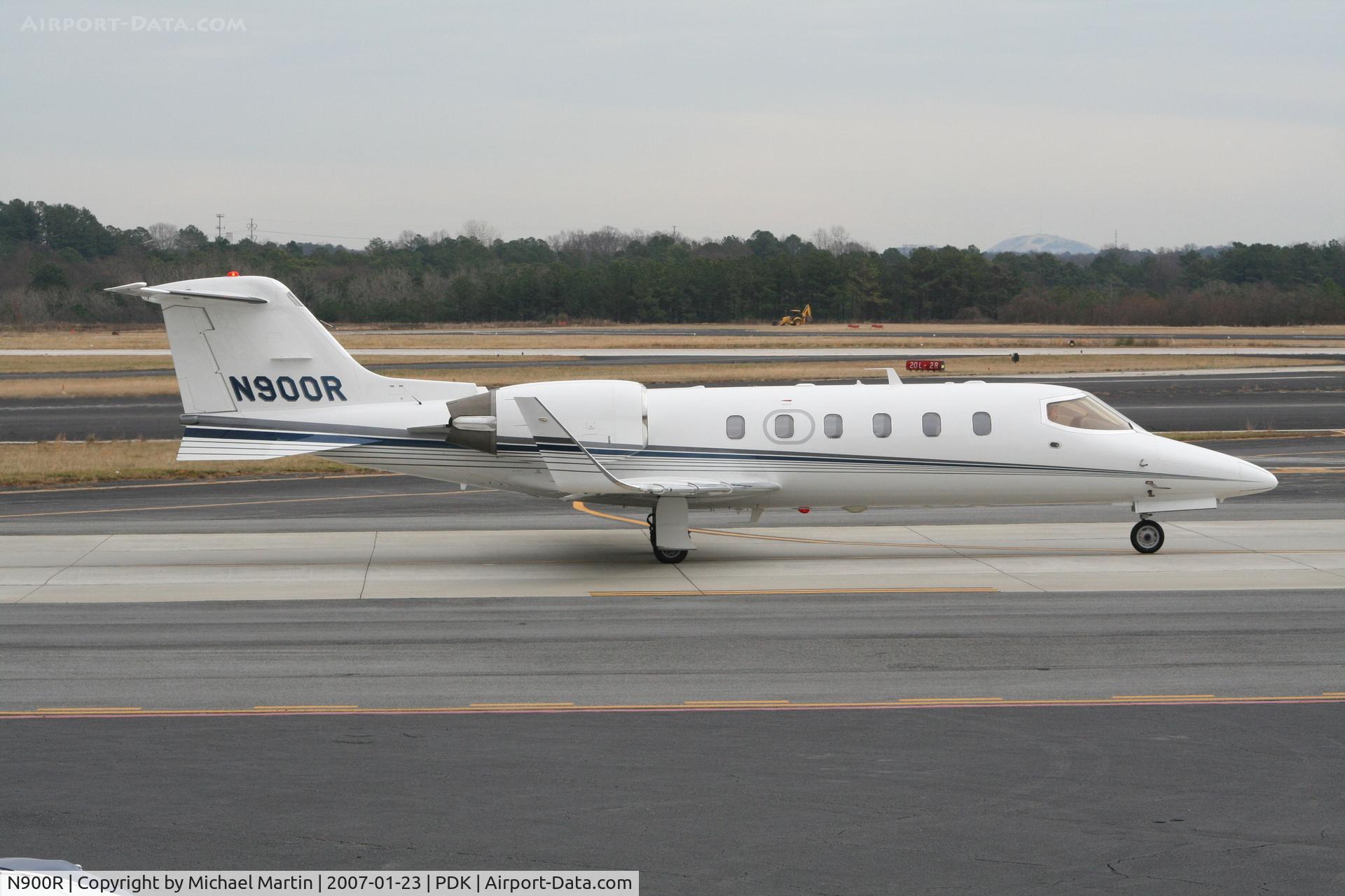 N900R, 2007 Hawker Beechcraft Corp HAWKER 900XP C/N HA-0013, NASCAR taxing to Runway 2R