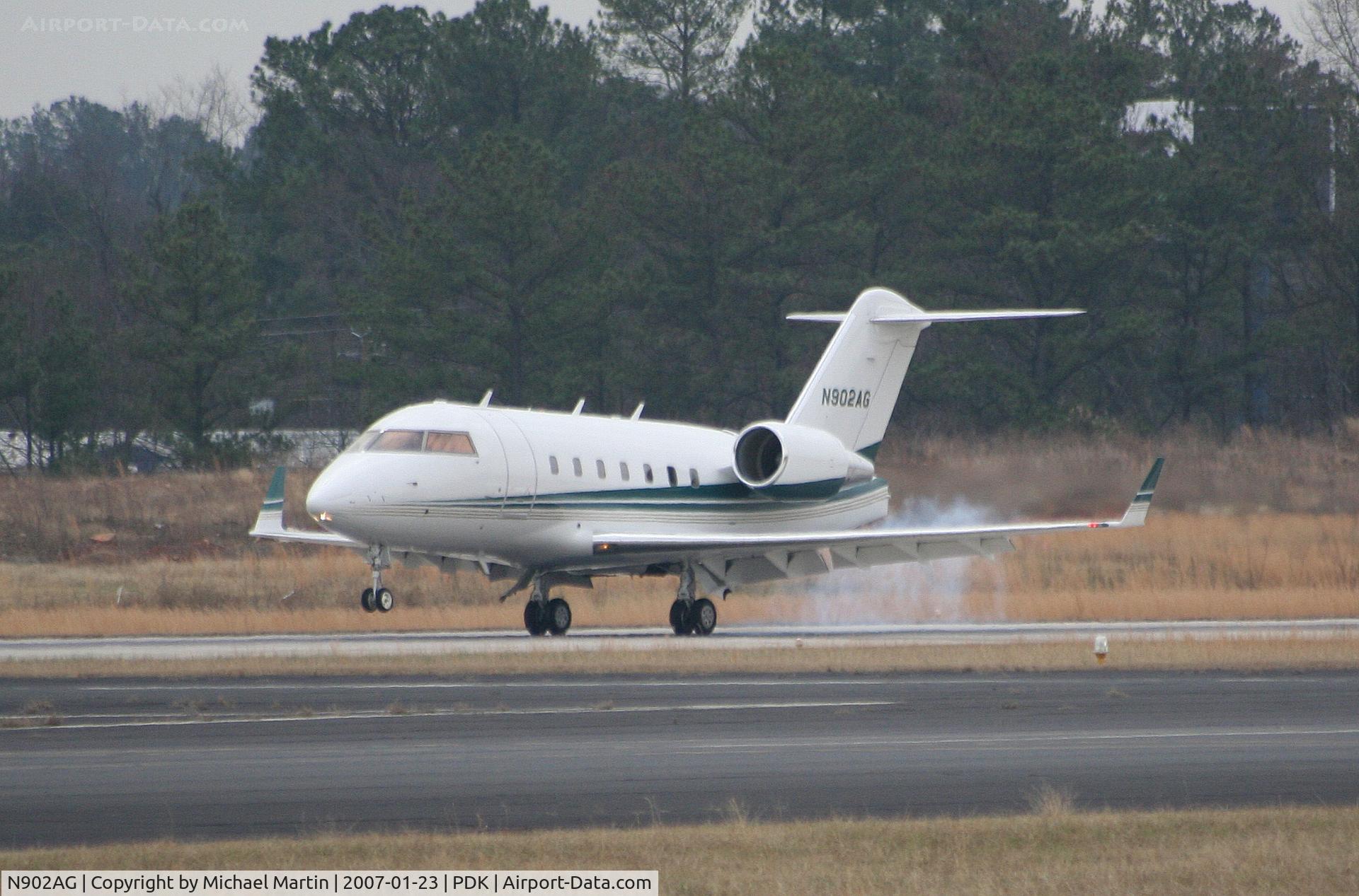 N902AG, 2001 Bombardier Challenger 604 (CL-600-2B16) C/N 5512, Landing Runway 2R