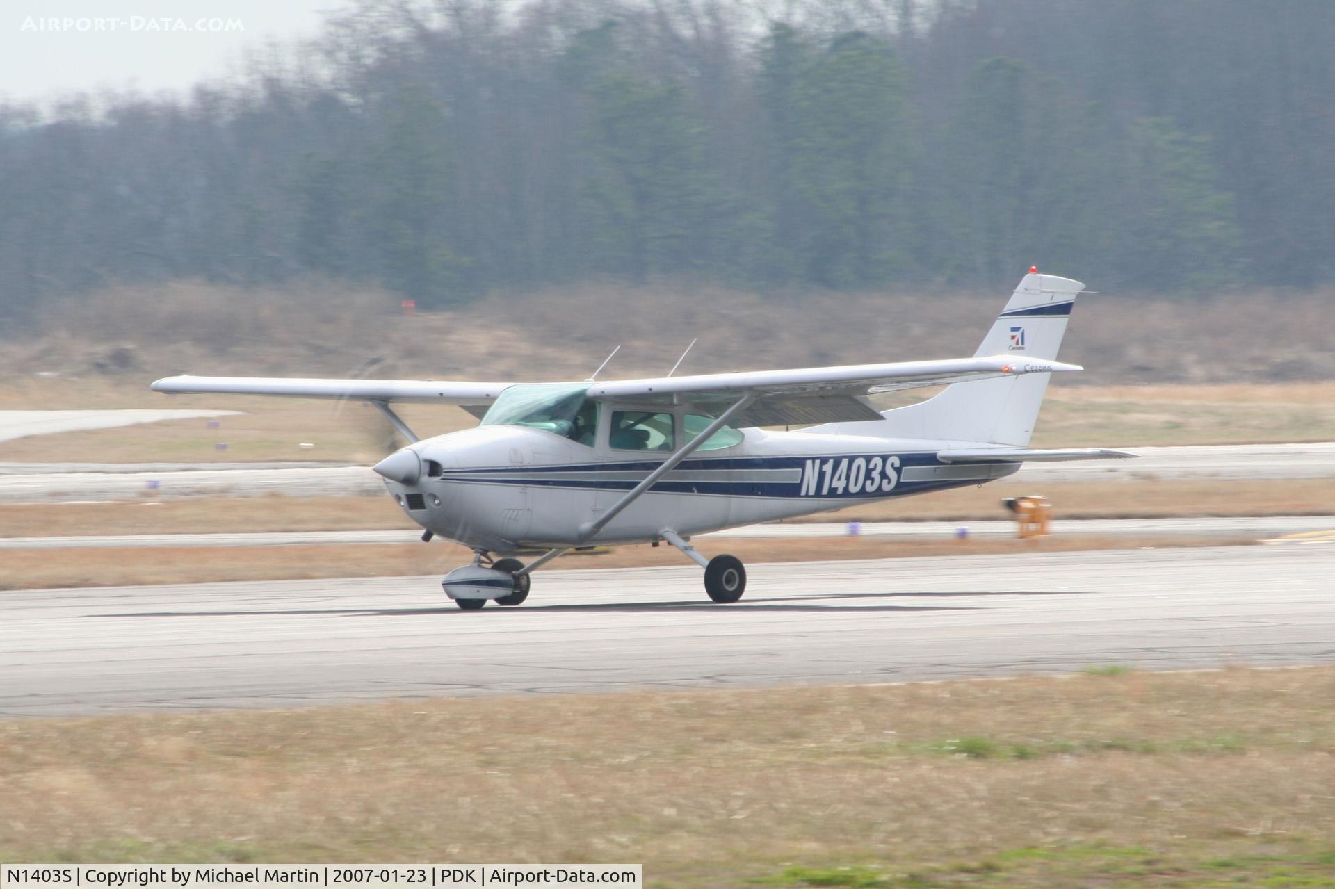 N1403S, 1976 Cessna 182P Skylane C/N 18264963, Landing Runway 2L