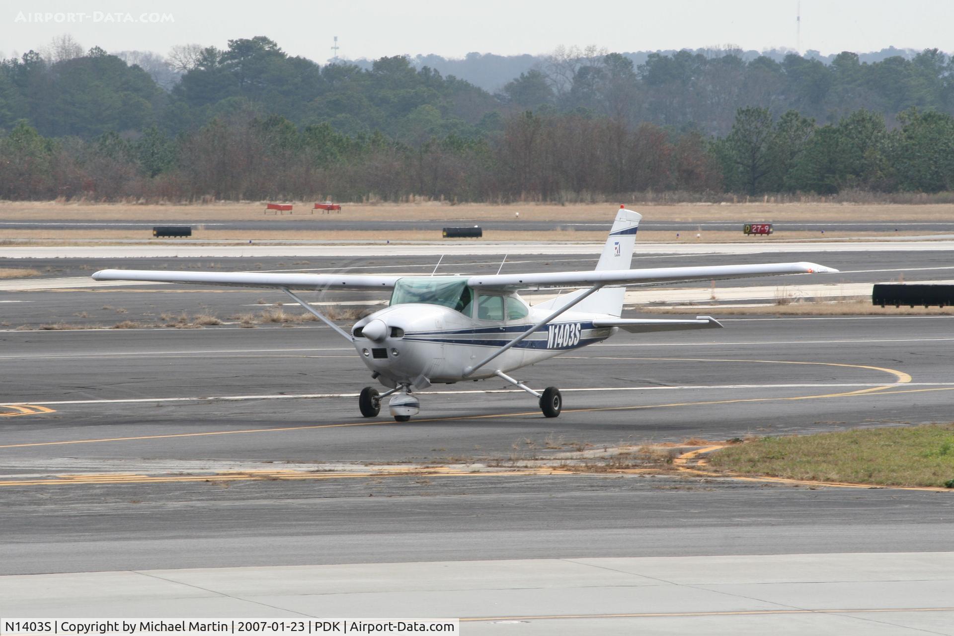 N1403S, 1976 Cessna 182P Skylane C/N 18264963, Taxing to Epps Air Service