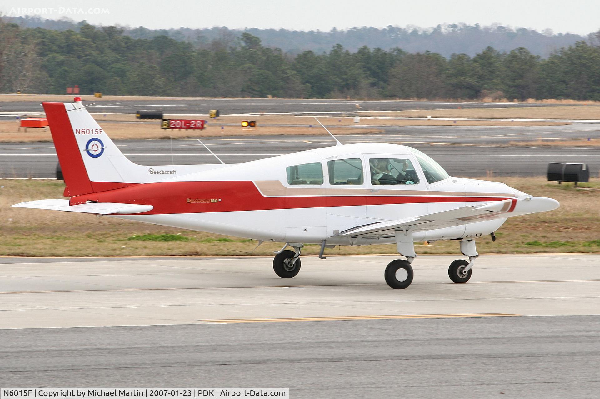 N6015F, 1979 Beech C23 Sundowner 180 Sundowner 180 C/N M-2134, Taxing to Mercury Air Center