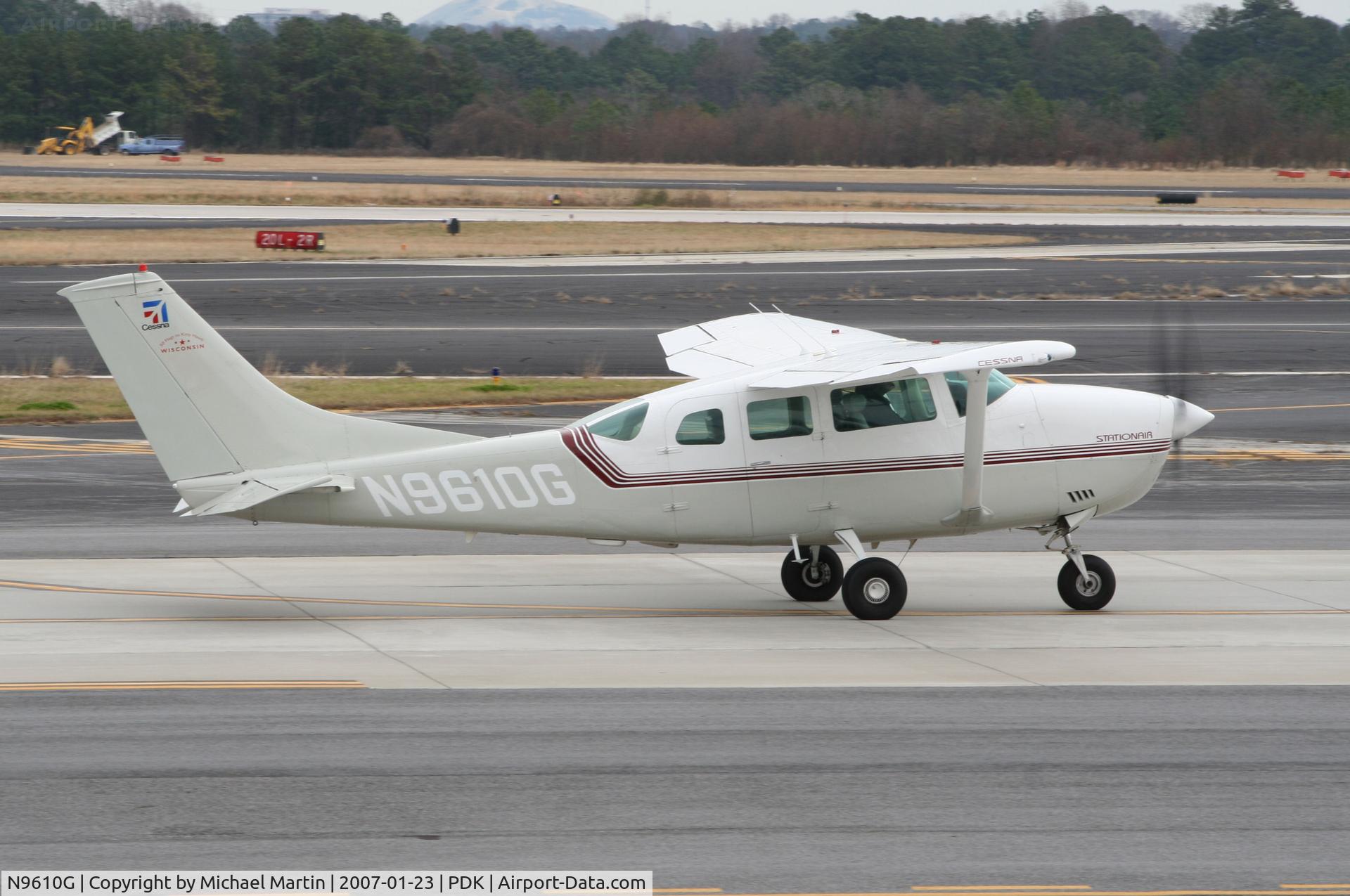 N9610G, 1972 Cessna U206F Stationair C/N U20601810, Taxing to Runway 2L