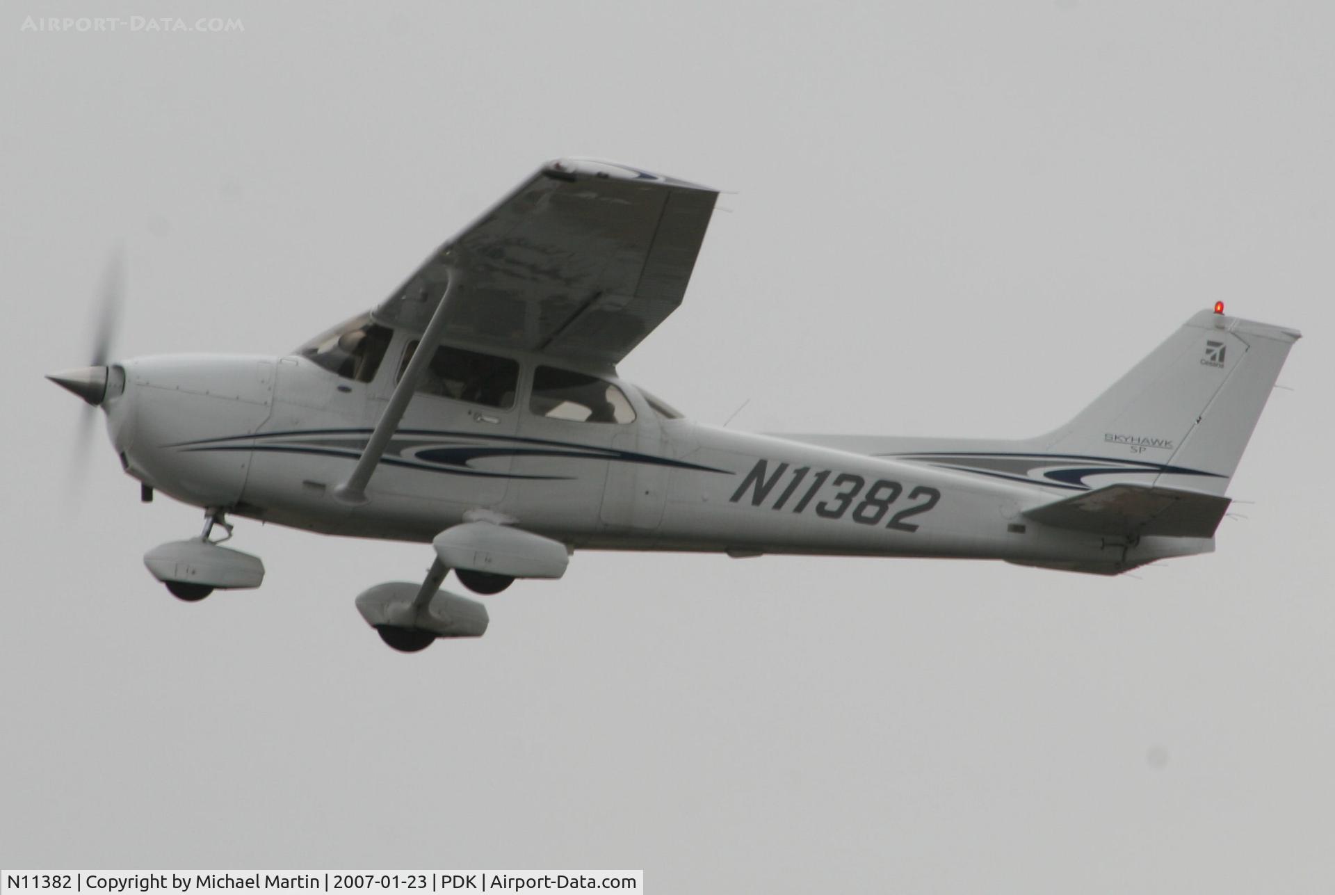 N11382, Cessna 150L C/N 15075371, Departing PDK enroute to MLU