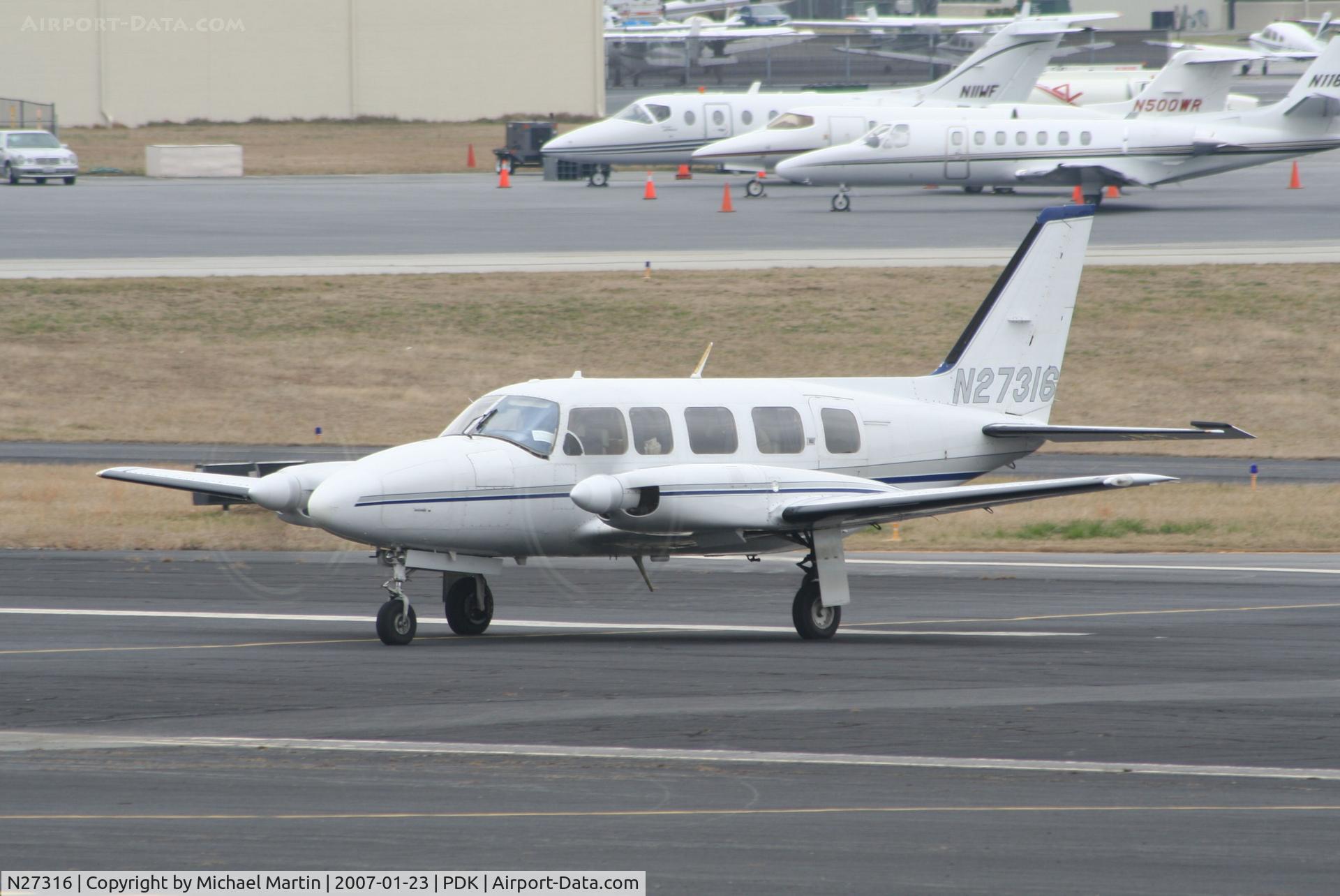 N27316, 1977 Piper PA-31-350 Chieftain C/N 31-7752142, Taxing to Epps Air Service