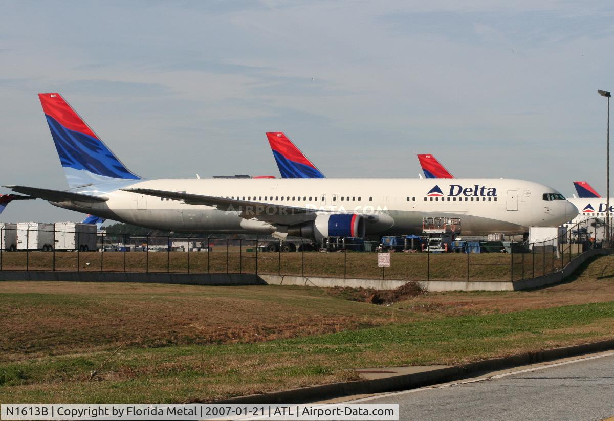 N1613B, 2001 Boeing 767-332 C/N 32776, Overnighting at ATL