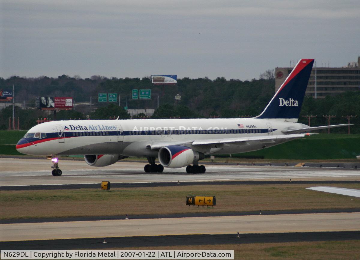 N629DL, 1987 Boeing 757-232 C/N 22919, taking off