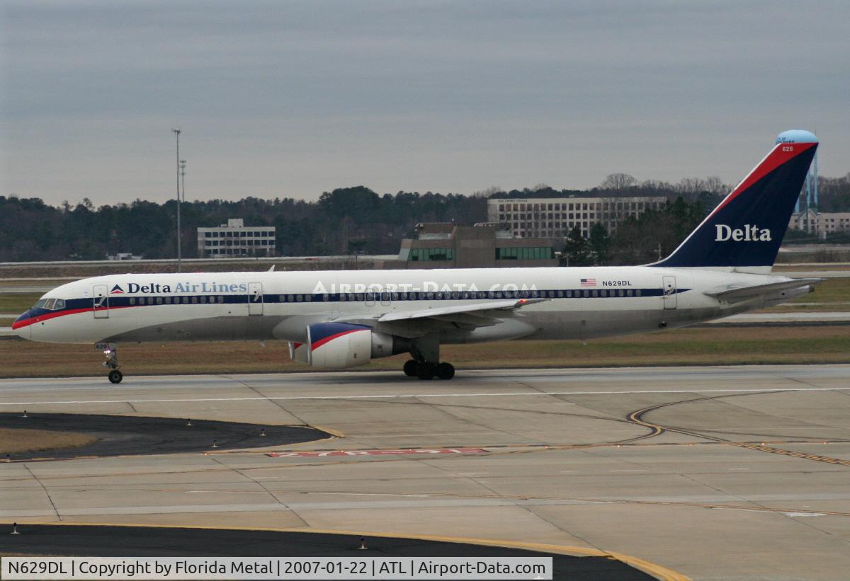 N629DL, 1987 Boeing 757-232 C/N 22919, Take off