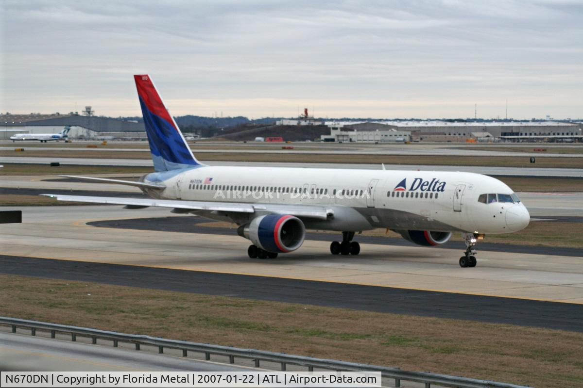 N670DN, 1992 Boeing 757-232 C/N 25331, Delta 757
