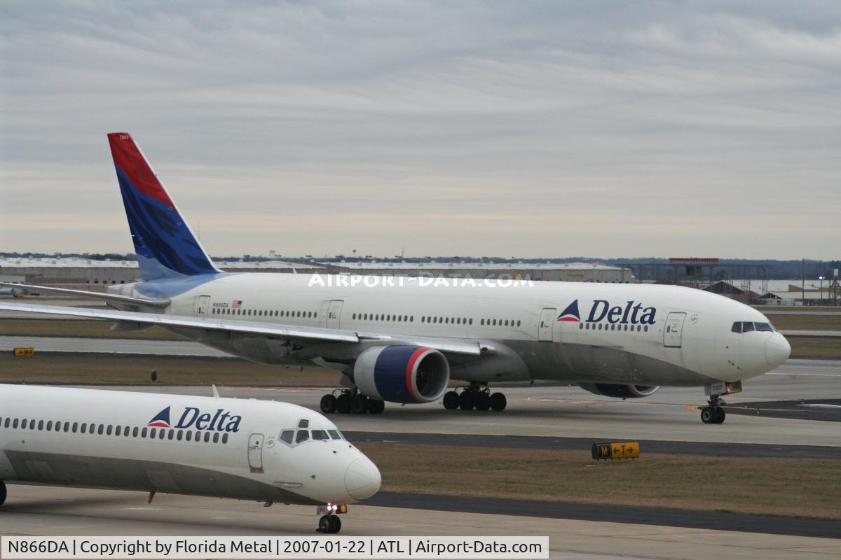 N866DA, 1999 Boeing 777-232ER C/N 29738, Delta 777