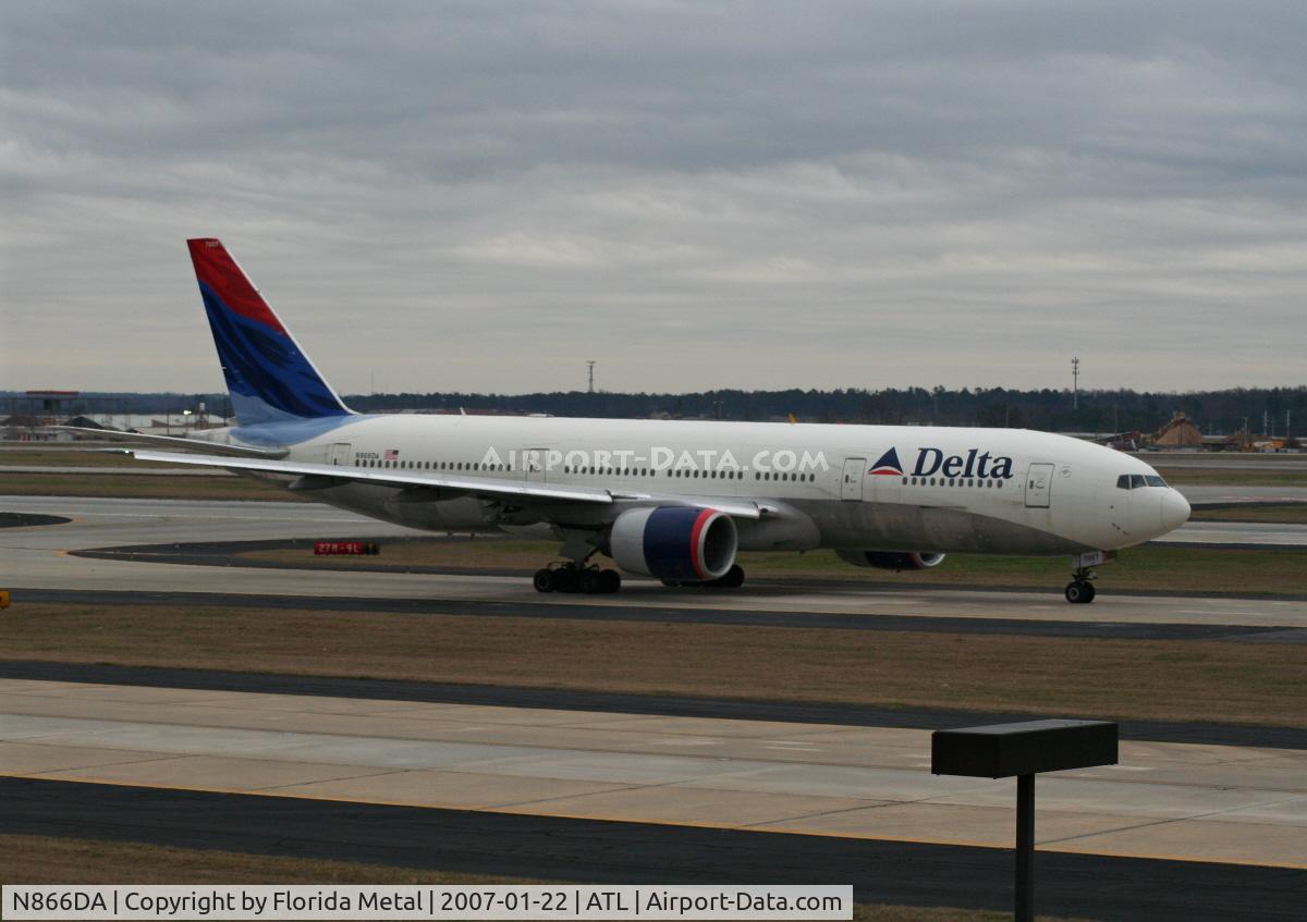 N866DA, 1999 Boeing 777-232ER C/N 29738, 777